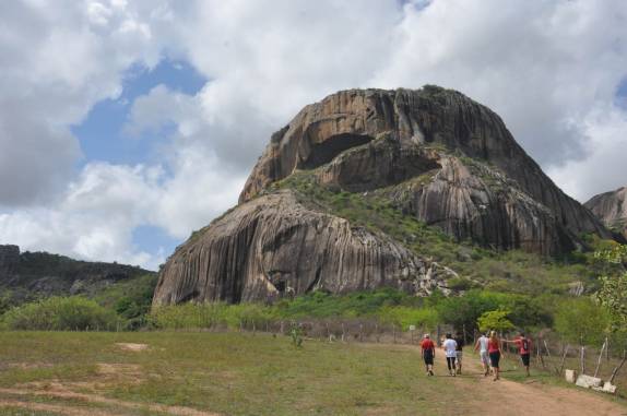 Início da trilha das cavernas no Parque Estadual da Pedra da Boca, na Paraíba, fronteira com Passa e Fica - RN